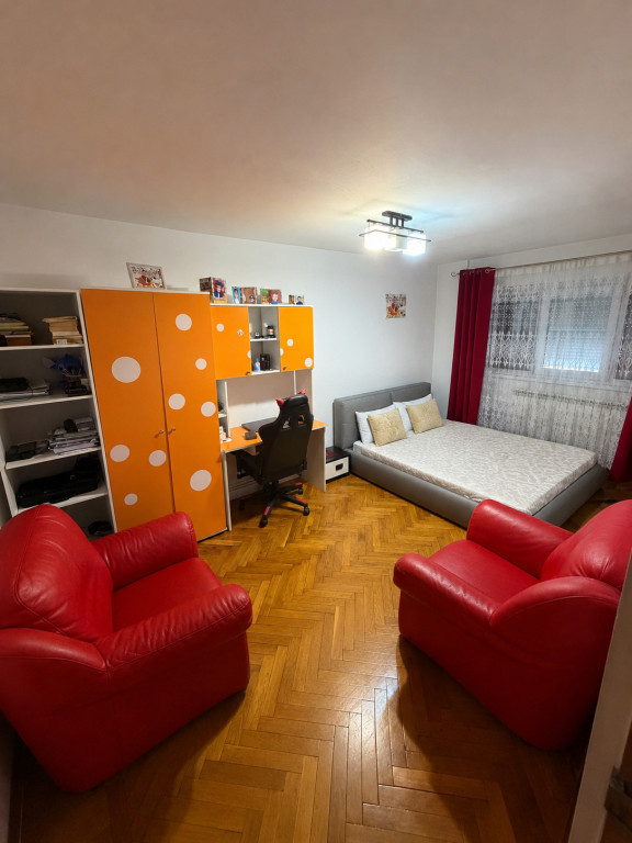 Vand apartament 3 camere decomandat Garii