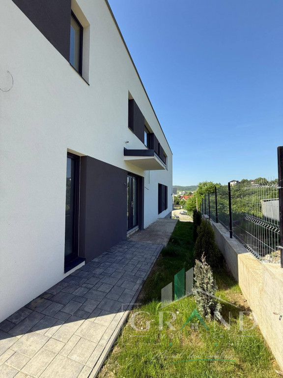 Casă NOUĂ tip duplex, în Dâmbul Rotund-Calea Baciului