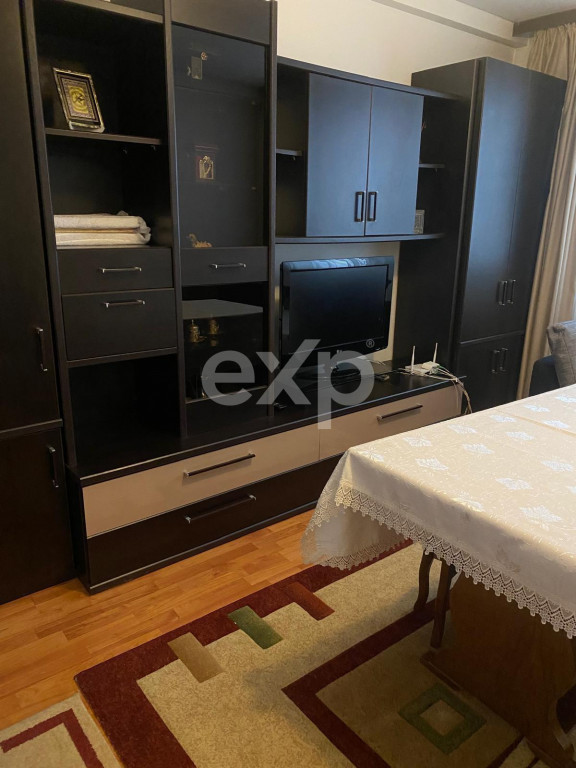 De vânzare apartament 3 camere, parter, zona centrala, Cons