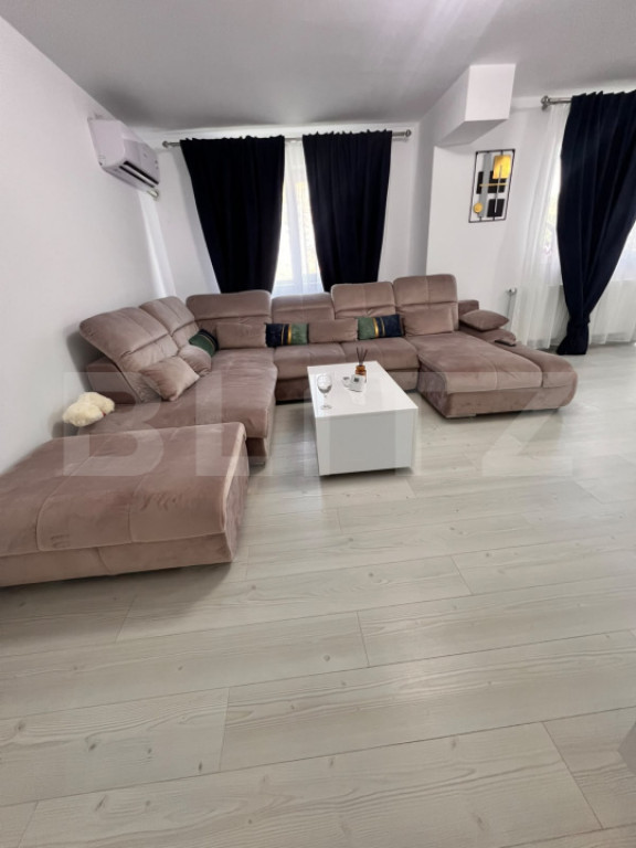 Apartament 3 camere de vânzare, 94 mp, zona Centrala