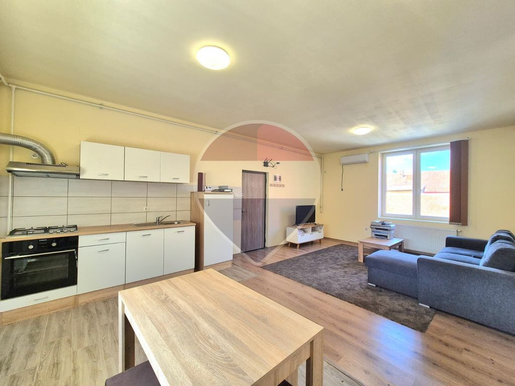 Apartament cu 3 camere, la prima închiriere, în zona ce...