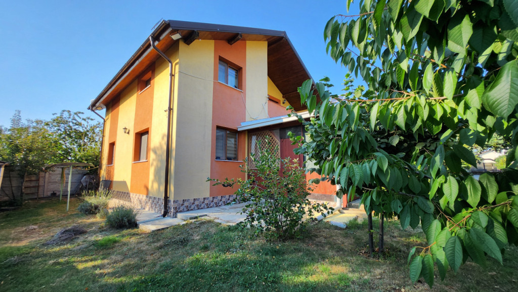 Casă individuală | 3 dormitoare | teren 595 mp | Emil Raco