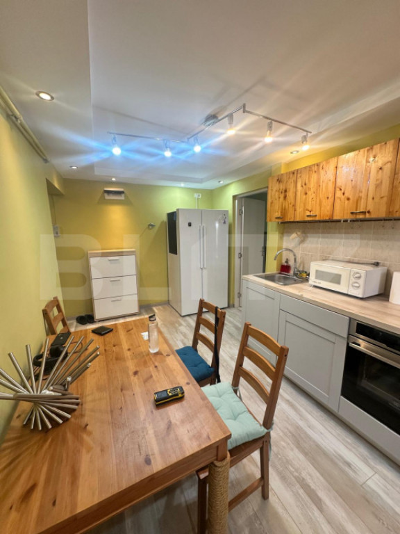 Apartament cu 3 camere, 420 €/lună, Zona AEM