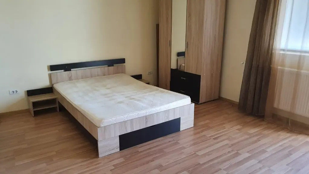 Ofer spre închiriere garsoniera în Curtea de Arges Basarabilor