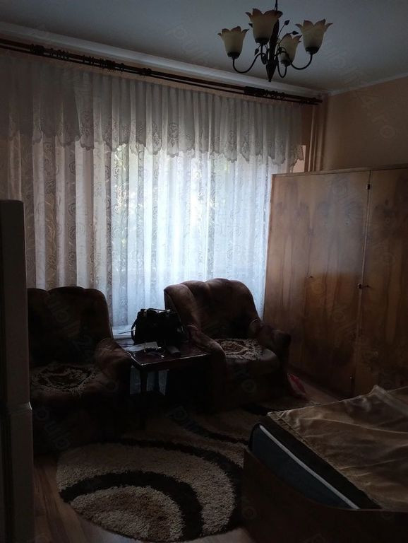 De inchiriat apartament cu 2 camere, central. etaj 3, 450...
