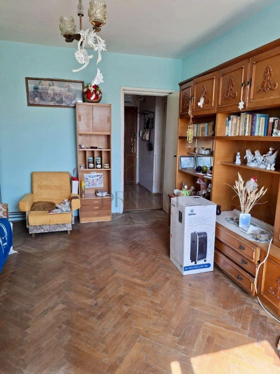 Gheorghe Lazar, apartament 2 camere, decomandat, centrala pr