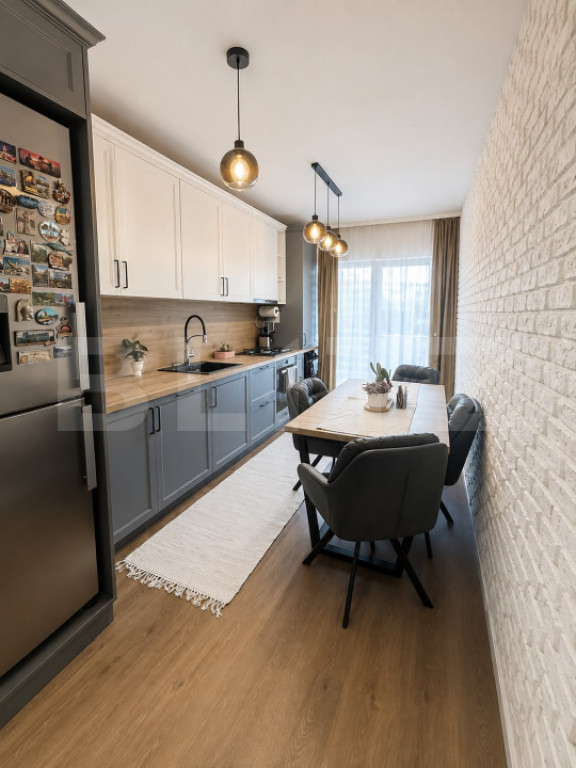 Apartament 3 camere lux, 76 mp, 2 băi, terasă și parcare