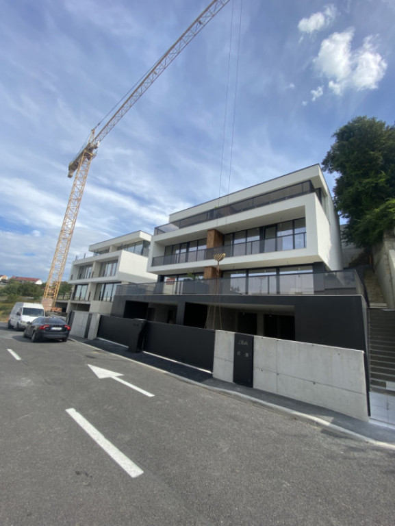 Casa tip vila duplex de vanzare - zona Europa, Cluj