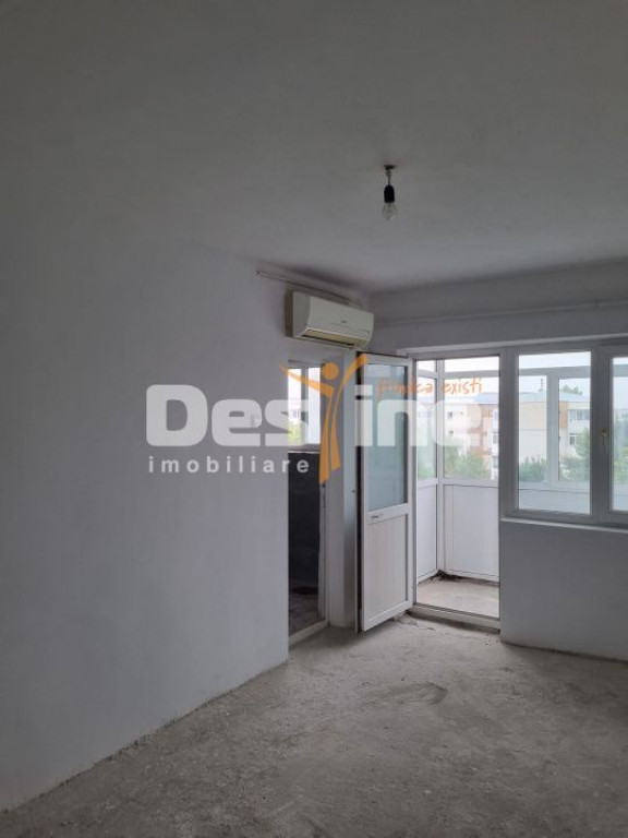 Apartament 3 camere, decomandat, etajul 4/4, zona Orizont