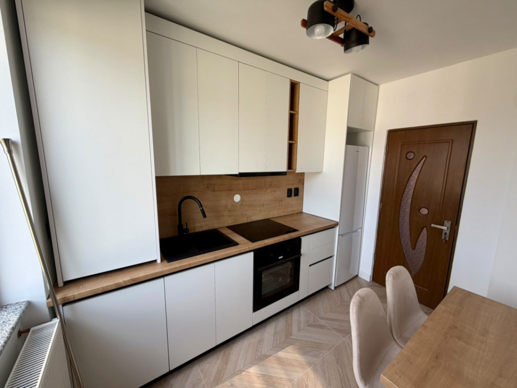 Apartament 3 camere de închiriat zona Complex Maramuresu/ M