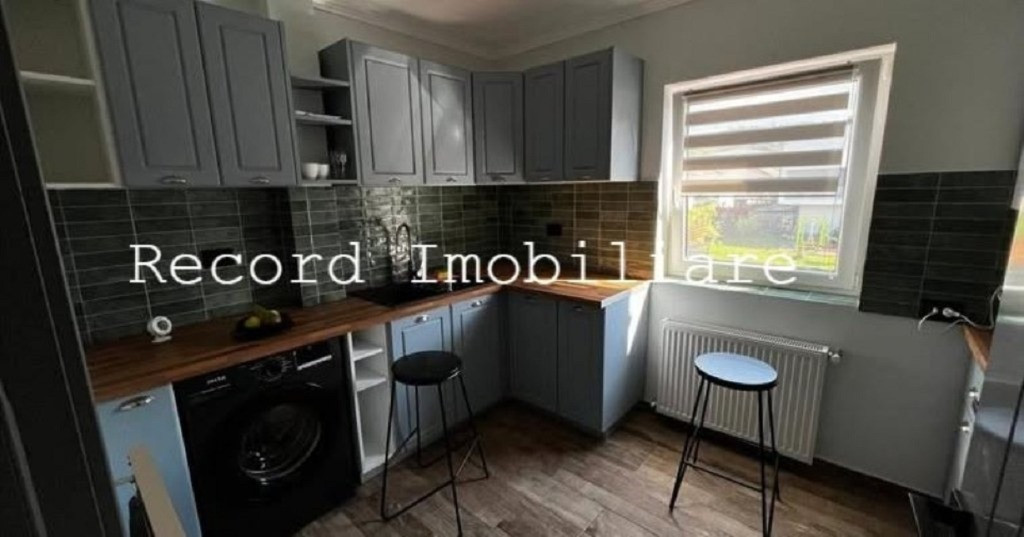 Apartament 2 camere decomandat, et.1, parcare Floresti