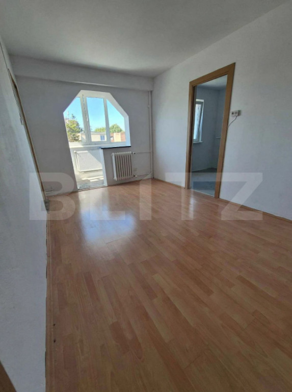 Apartament cu 3 camere de vânzare, 44 mp, în Dâmbu Pietro