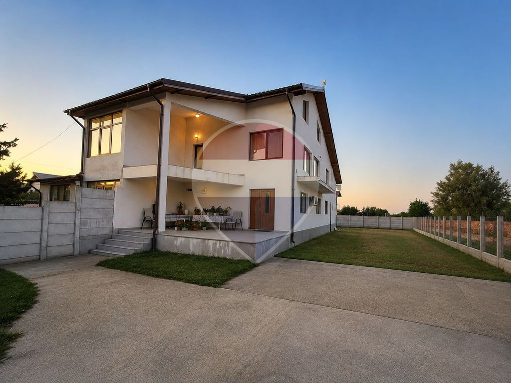 Vilă de vanzare | Teren mare 749 mp | Locuinta & Afacere...