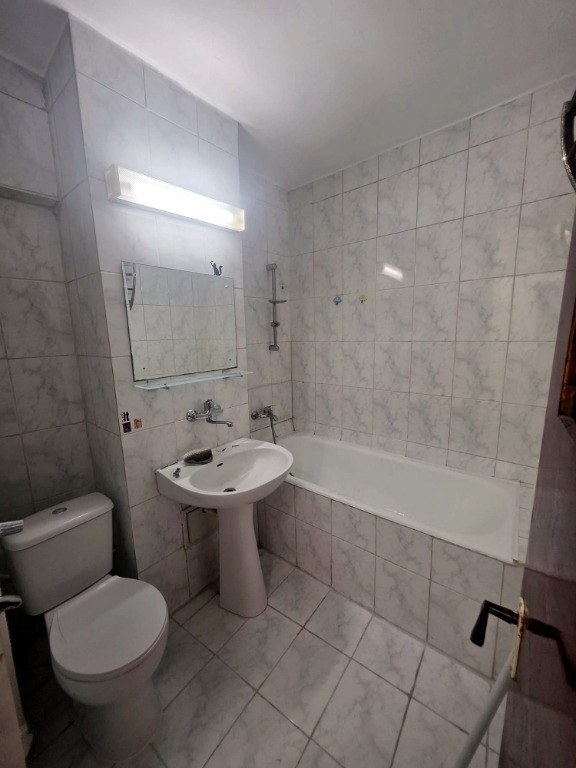 DE INCHIRIAT - 4 camere la marginea pădurii