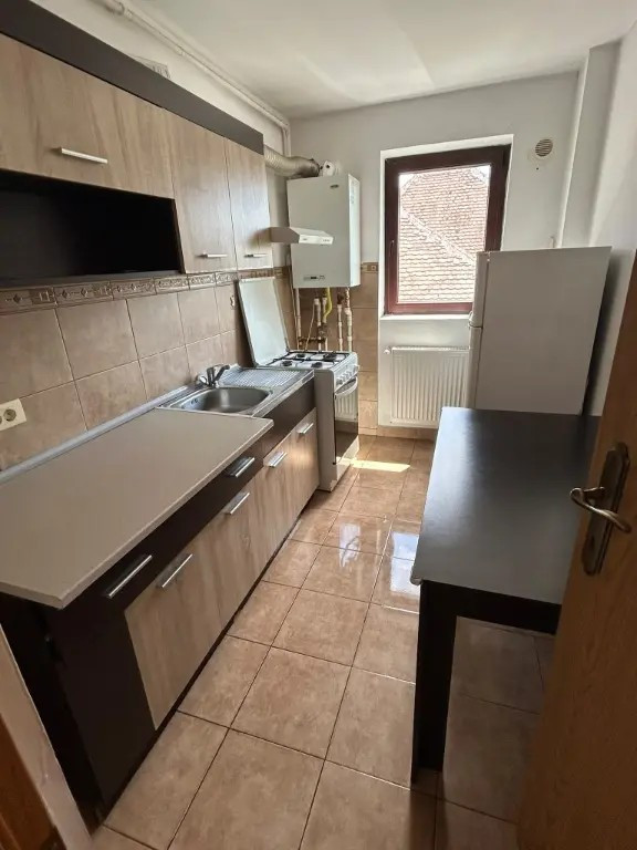 Oferim spre inchiriere garsoniera in Curtea de Argeș