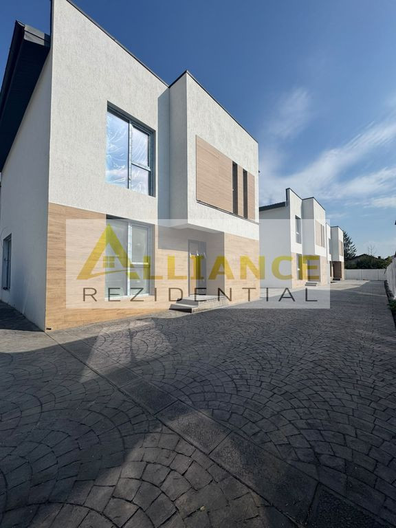{PRIMARIE} Vila individuala cu 5 camere - 3 bai | Teren 3...