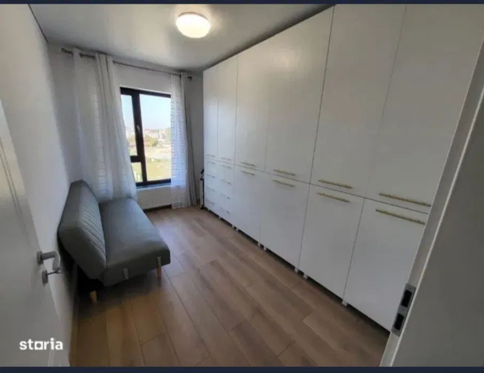 De vanzare apartament cu 3 camere, Complex Crizantema, et...