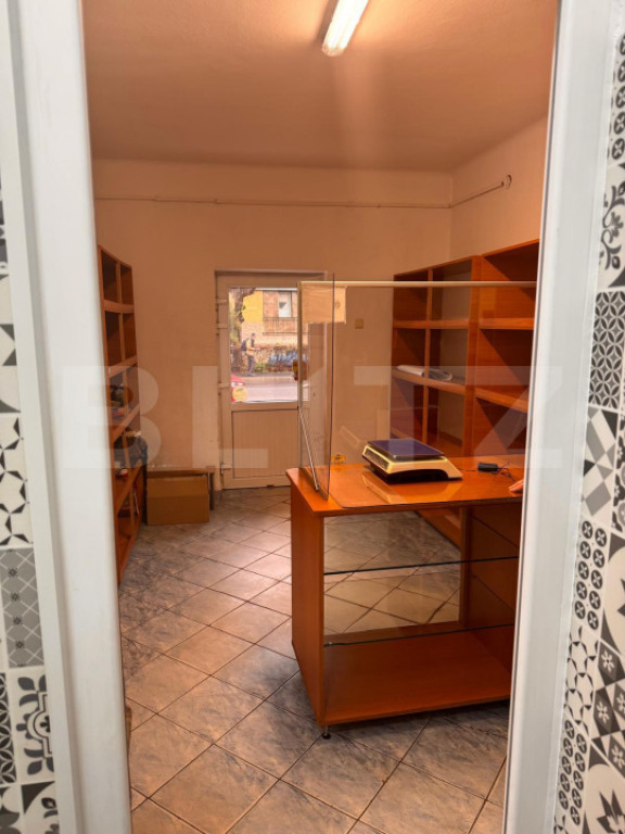 Garsoniera -Spatiu comercial in acte cu baie Tractorul