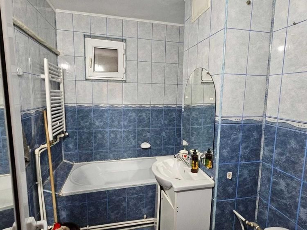 Apartament 4 camere, etaj 1 , Micro 18