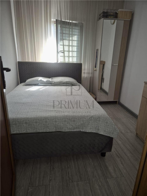 Apartament cu 2 camere, decomandat, etaj intermediar, zon...