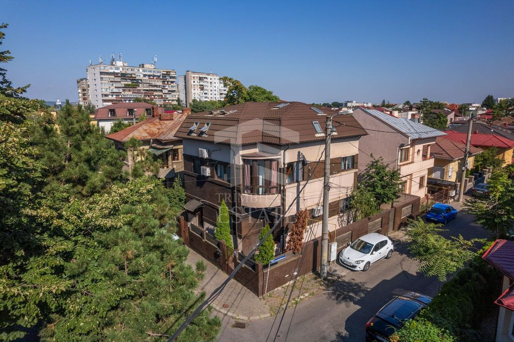 VILĂ CU PERSONALITATE ȘI ISTORIE Ploiești – Strada S...
