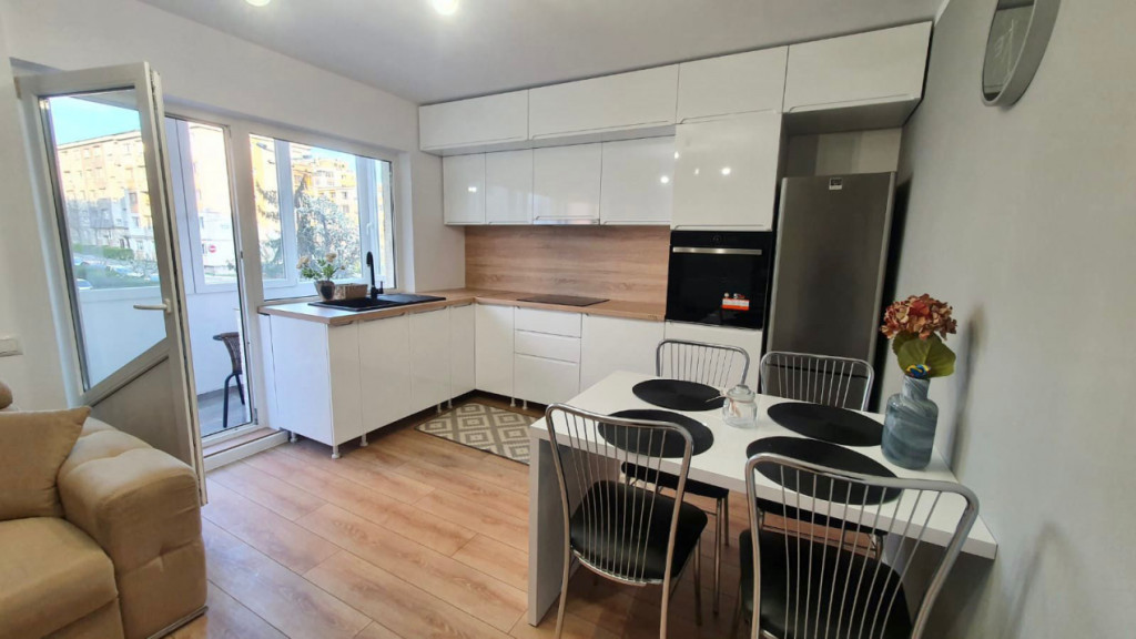 Apartament 3 camere, 88,2 mp, bloc nou cu CF, terasa, Intre