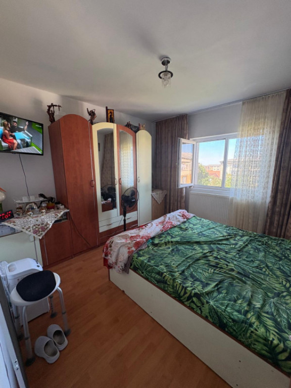Apartament 3 camere, 64 mp utili, etaj 4/4 – acoperiș , o