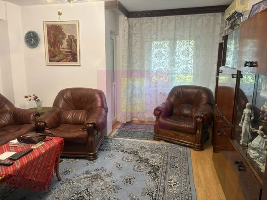 Apartament 3 camere Drumul Sarii.
