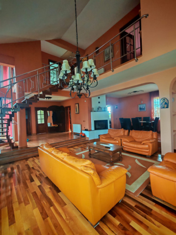 Casa individuala, 4 camere pe un teren de 678,00 mp in zona