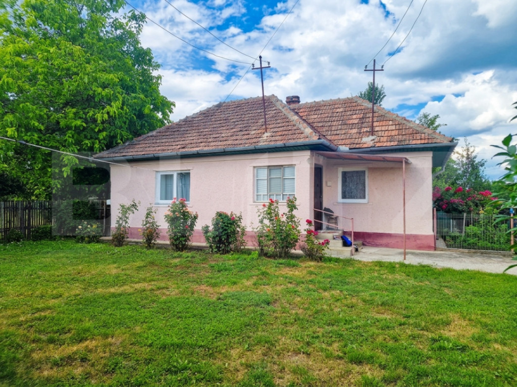 Casa 58 mp, cu teren 8290 mp intravilan, Iclod