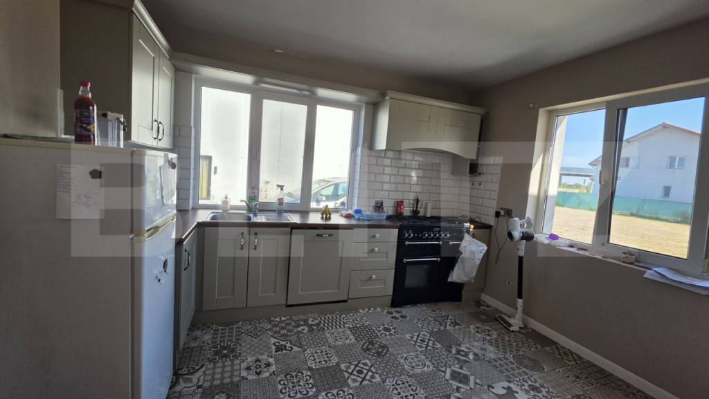 Casa 4 camere 120 mp, teren 5000 mp.. Sud