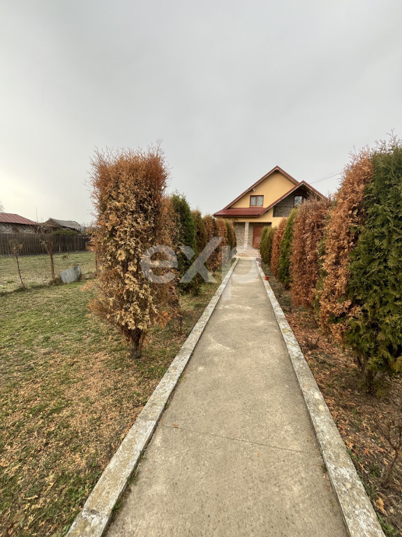 Casa 3 camere 2 bai P+M teren 1732 mp Garleni Dambovita