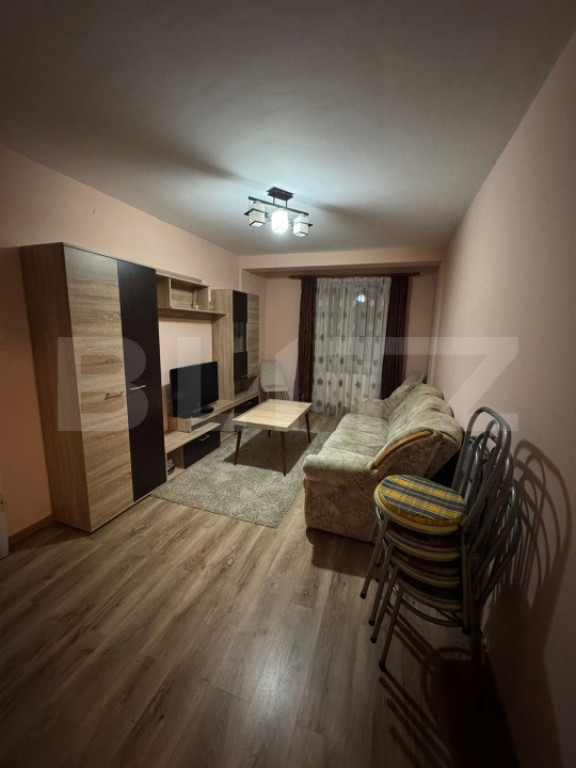 Apartament 2 camere, decomandat, parcare, zona Teilor