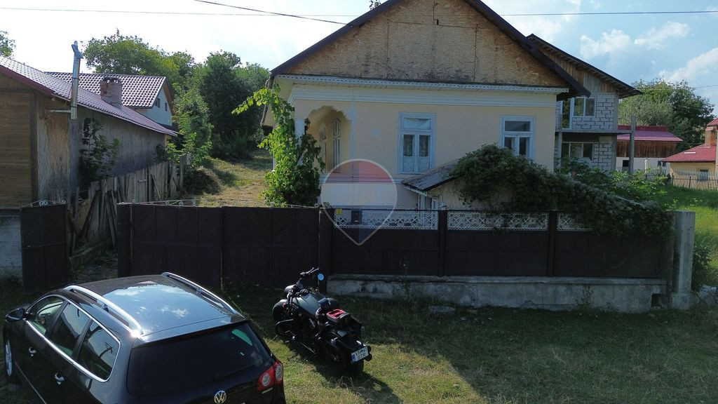 Casă cu teren zona Parc Soveja
