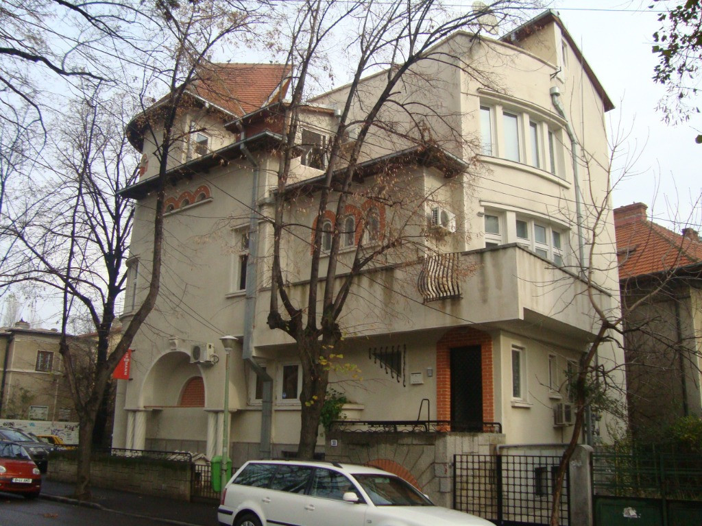 Apartament 3 camere 1500 mp, zona Primaverii