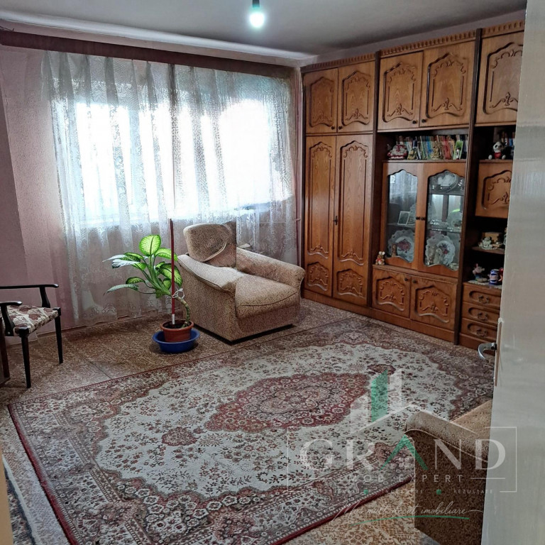 Apartament 2 camere la casă cu curte comună și parcare, G