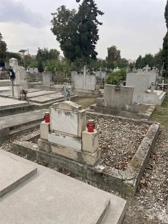 Vând Cedez 2 Locuri de veci Cimitirul Eternitatea (UTA) Arad