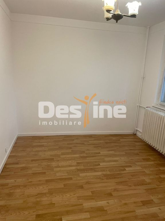 Apartament 3 camere semidecomandat , Bd. 1 Mai ,Sector 6 ,