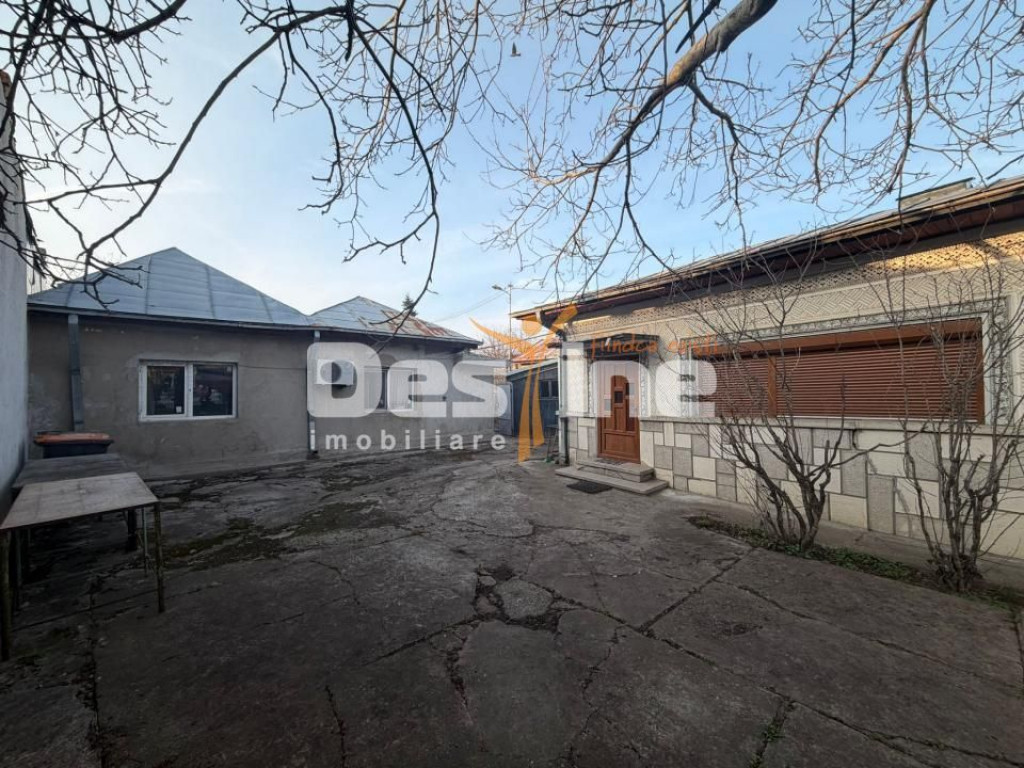 Casa +Teren intravilan 900 mp ( 2 corpuri de casă )Calea...