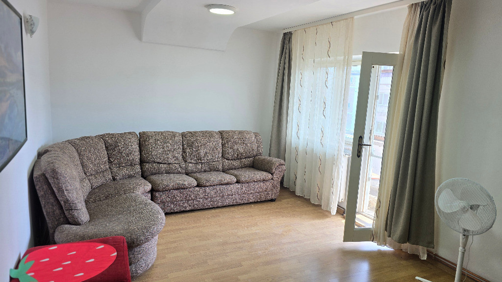 Vand apartament 2 camere Deva, Pescarilor vedere in 2 parti, etaj 3