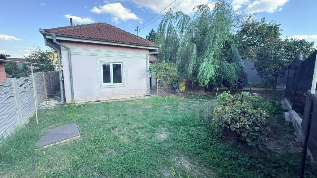 Casa-cu-Teren-Generos-(625 mp)-Panouri-Solare – Bariera...