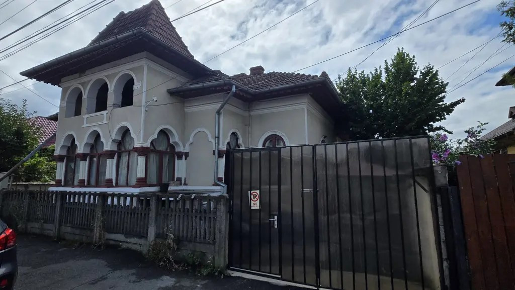 Casă individuală cu potențial rezidențial sau comercial Pucioasa