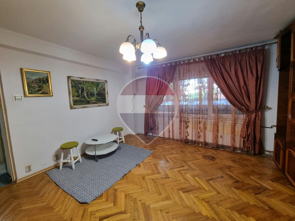 Apartament cu 3 camere de închiriat Baicului / Doamna Gh...