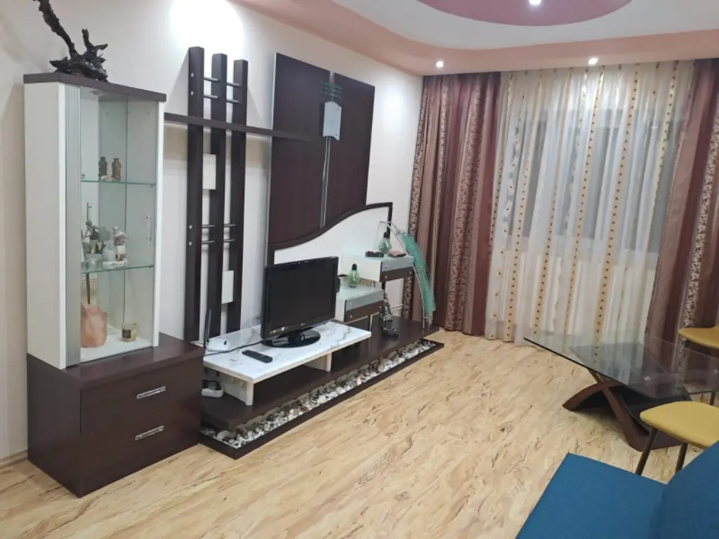 Oferim spre închiriere apartament 2 cam în Curtea de Arges