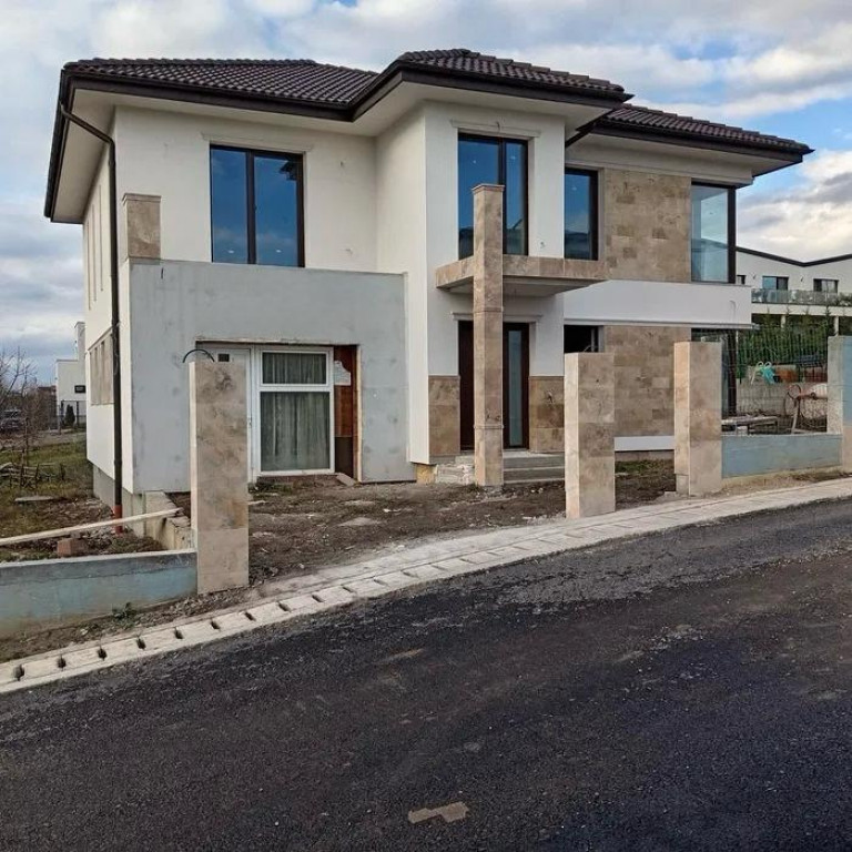 Casa individuala 4 camere in Clinteni