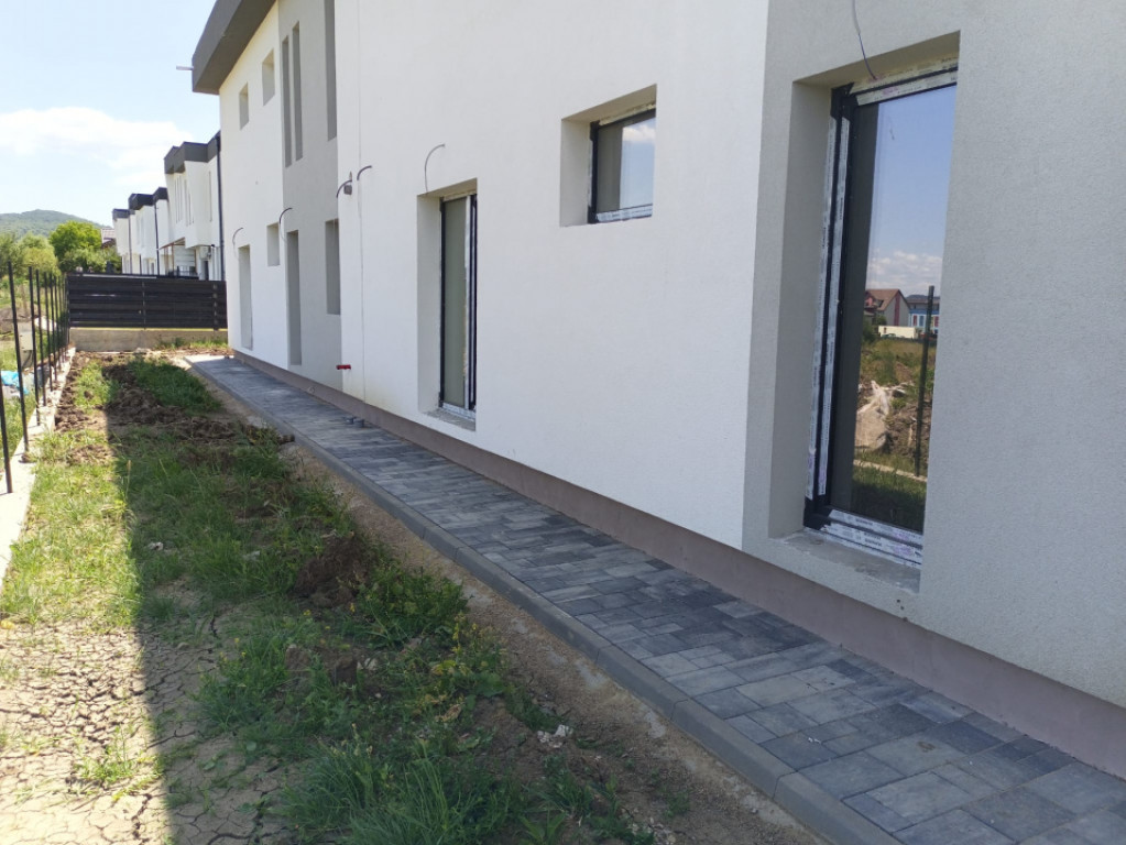 Unitate din triplex, 119mp utili, 2 locuri de parcare, zona