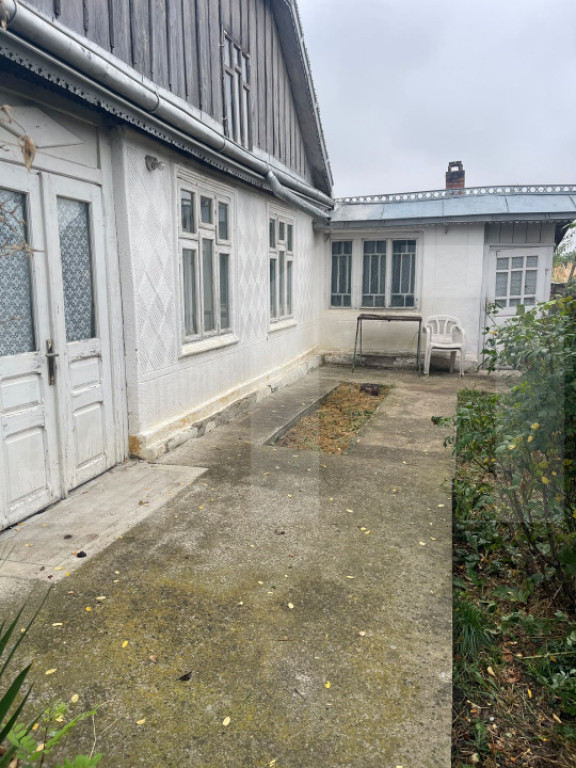 Casă bătrânească și teren de 2.209 mp în Braești,Jud