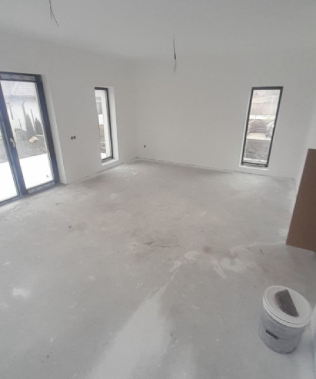 Casa individuala 5 camere 136mp,200 mp teren zona Chinteni