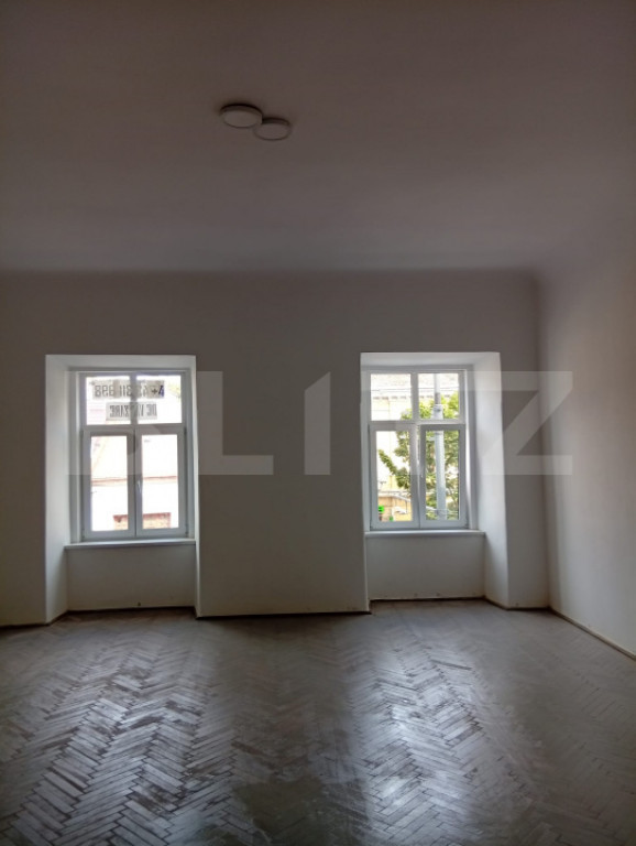 Spatiu doua camere, 75 mp, zona Piata Unirii