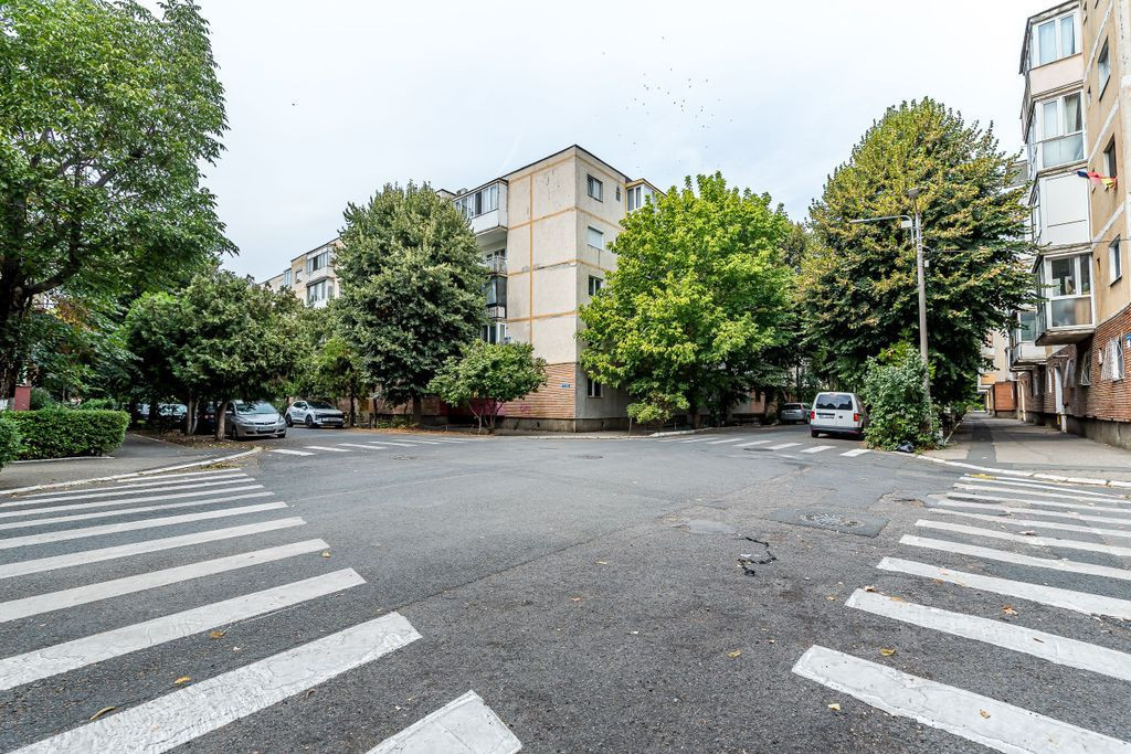 Apartament cu 2 camere semifinisat la etajul 1 in Micalac...